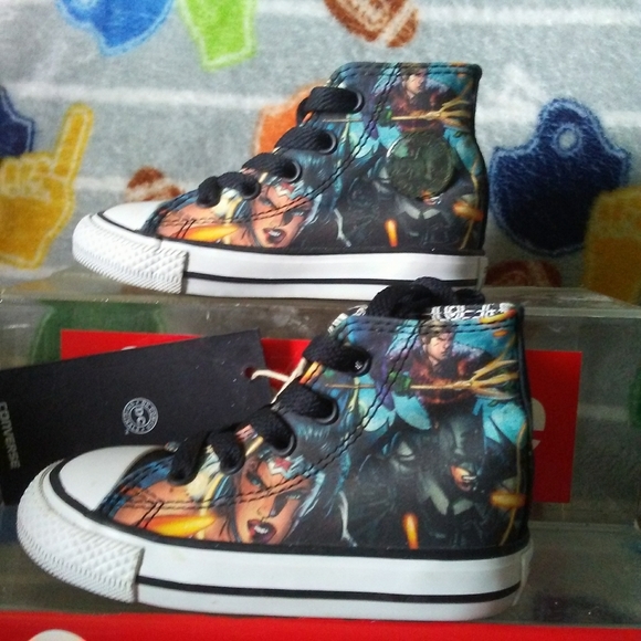Converse "Justice League" Chuck Taylors - Picture 7 of 12